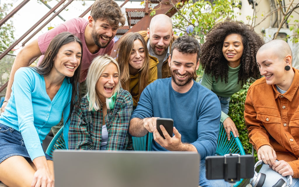 Costruire una community online, specie una fedele, può essere estremamente arduo, ma molto utile per accrescere la propria brand awareness.